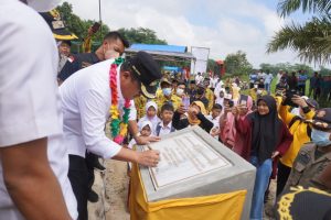 Jembatan Gantung Penghubung Diresmikan Bupati Lamteng