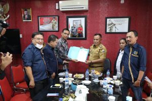 SIWO PWI Pusat Berikan Penghargaan kepada Bupati Lamsel