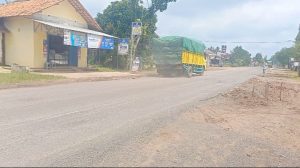 Pemkot Metro Perbaiki Jalan Provinsi di Margodadi