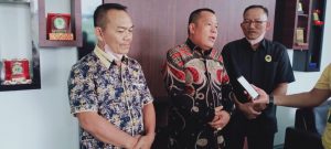 Puluhan Pedagang Pasar Pulung Kencana Sambangi DPRD