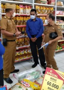 Sidak Minyak Goreng, Disdag Lamteng Temukan Pedagang Jual Harga Tinggi