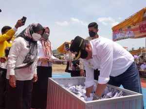 Bunga Kampung di Kecamatan Sendang Agung, Musa-Dito Resmikan Jalan Rigit Beton dan Gelar Gebyar Samsat