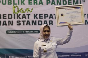 Bupati Winarti Raih Penghargaan KSP Terbaik dari Ombudsman RI