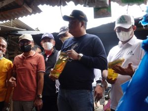 Sidak Minyak Goreng, Bupati Lamteng Berikan Peringatan Pengecer dan Pedagang