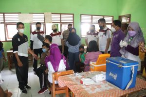 Kapolres Pringsewu Bersama Ketua DPRD Pantau Percepatan Vaksinasi Covid-19