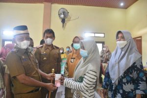 Bupati Lamtim Hadiri Penyerahan BLT Dana Desa di Kecamatan Batanghari
