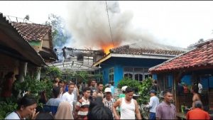 Si Jago Merah Melalap Rumah Warga di Penumangan Baru