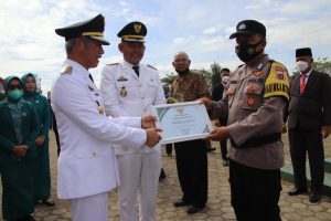 Bupati Sujadi Berikan Penghargaan kepada Bripka Andriansyah