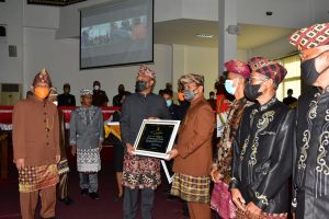 Tokoh Pemekaran Kabupaten Tubaba Terima Penghargaaan