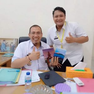 Guru SMPN 11 Mesuji, Rilis Buku Pengalaman Mengajar di Masalembu