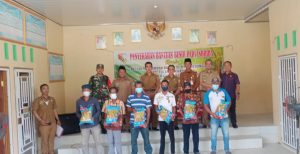 Kelompok Tani Tiyuh Gedung Ratu Terima Benih Padi Inbrida