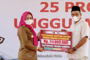Bupati Winarti Buka Pasar Murah di Penawar Aji