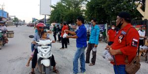 PBB Mesuji Bagikan Takjil di Tiga Titik