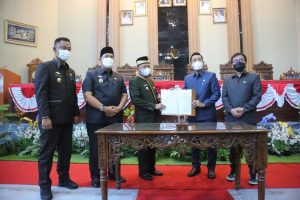 DPRD Lamtim Gelar Paripurna Penyampaian Pansus LKPJ Bupati 2021