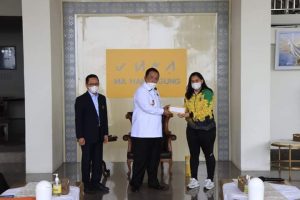 Gubernur Arinal Serahkan Miliaran Rupiah untuk Bonus Atlet PON Papua