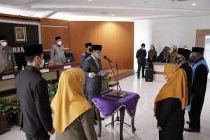 Wabup Ali Rahman Lantik Kabid PPS Disdukcapil Way Kanan