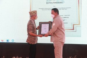 Sukseskan Program KPB, Bupati Pringsewu Terima Penghargaan