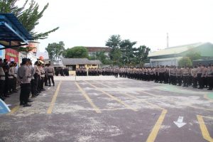 Wakapolres Pringsewu Pimpin Apel Pergeseran Pasukan Pengamanan Pilkakon
