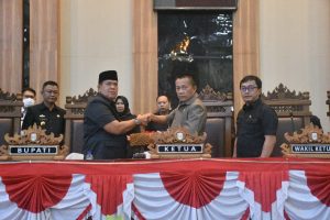 Wabup Azwar Hadiri Paripurna Penyampaian LPPA Lamtim Tahun 2021