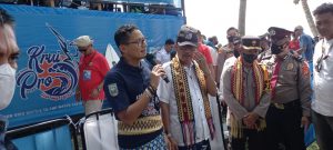 Sandiaga Uno Hadiri Pembukaan Kejuaraan WSL Krui Pro QS 5000