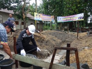 Bupati Lamteng Letakan Batu Pertama Pembangunan RTLH di Bandar Surabaya