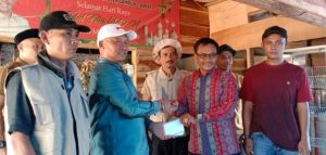 Mukhlis Berikan Tali Asih Satgas Penanggulangan Konflik Gajah