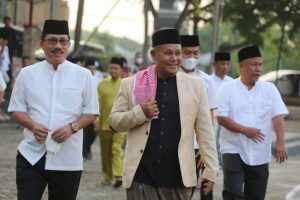 Bupati Nanang dan Istri Salat Idul Adha di Lapangan Korpri