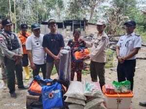 Keluarga Sarfandi Korban Kebakaran dapat Bantuan dari Pemkab Mesuji