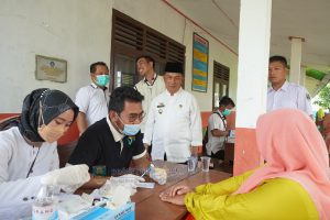 Wabup Pesibar Tinjau Pelayanan Kesehatan di Daerah Sangat Terpencil
