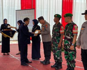 Kapolsek Kalirejo Terima Penghargaan dari Kemenkumham