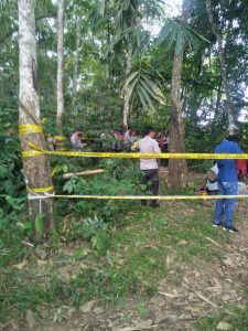 Warga Kalirejo Temukan Mayat Wanita di Kebun Karet