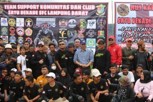 Peringatan Satu Dekade SFC Lambar, Bupati Parosil Nyanyi Dua Lagu Slank