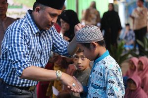 Bupati Parosil: Peran DKM Dibutuhkan Masyarakat Lambar