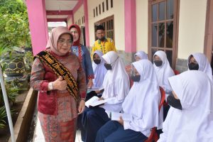 Bunda Mardiana: Membaca Upaya Bangun Pengetahuan Bersama