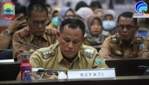 Bupati Lamsel Ikuti Arahan Presiden Jokowi