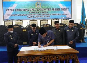 DPRD Pesibar Setujui Ranperda APBD-P 2022