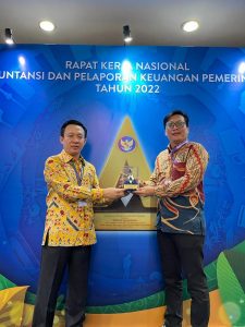 Raih WTP 8 Kali, Gubernur  Arinal Terima Penghargaan dari Menkue