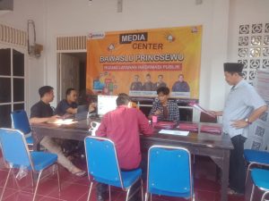Masyarakat Pringsewu Antusias Daftar  Jadi Panwascam
