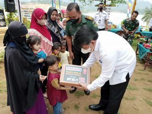 HUT TNI ke-77, Kodim 0424/Tanggamus dan Pemkab Pringsewu Berikan Bantuan Paket Stuting