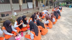 Ciptakan Kebersamaan, SMAN 01 Simpang Pematang Senam dan Sarapan Bersama