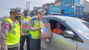 Operasi Zebra Krakatau 2022, Satlantas Polres Mesuji Berikan Surat Tilang Pelanggar Lalu Lintas