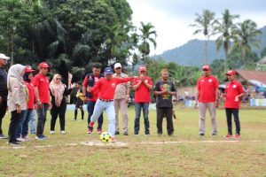 Bupati Parosil Tendang Bola Pertama Turnamen Portib Cup