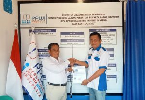 PPWI Kota Metro Serahkan KTA Pengurus dan Anggota