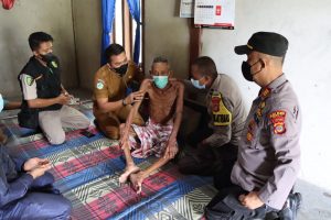 Kapolsek dan Kapus Bawa Dua Warga Sakit ke RSUD-RBC Mesuji