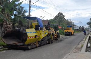 Tidak Sesuai Spek, Dinas PUPR Pesibar Tolak Gelaran Aspal Proyek Jalan Kampung Jawa-Sukanegara