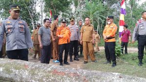 Sulpakar dan Kapolres Mesuji Sambangi Korban Puting Beliung