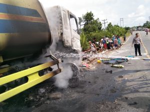 Ditabrak Truk, Anak dan Bapak Tewas di  Jalintim KM 174 Mesuji