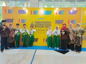 Lima Penulis Cilik Tubaba Ikuti  Temu Nasional Guru dan Siswa Penulis