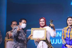 Bunda Literasi Lampung Terima Penghargaan Nugra Jasa Dharma Pustaloka 2022