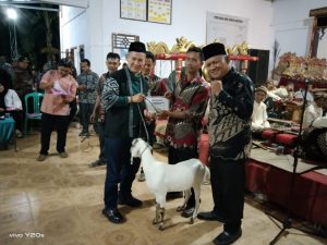Saat Pertunjukan Wayang ada Kambing Masuk Balai Desa DKM